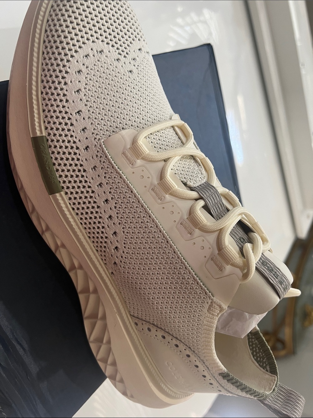 NIB Cole Haan Men's Knit Oxford in Cream and Taupe - Picture 2 of 3